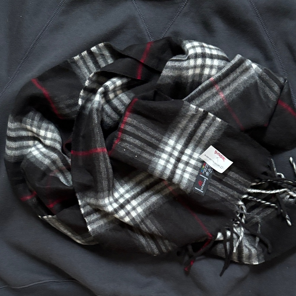 NWT V. FRAAS Black and Gray Plaid Cashmink Scarf with Red Stripe
